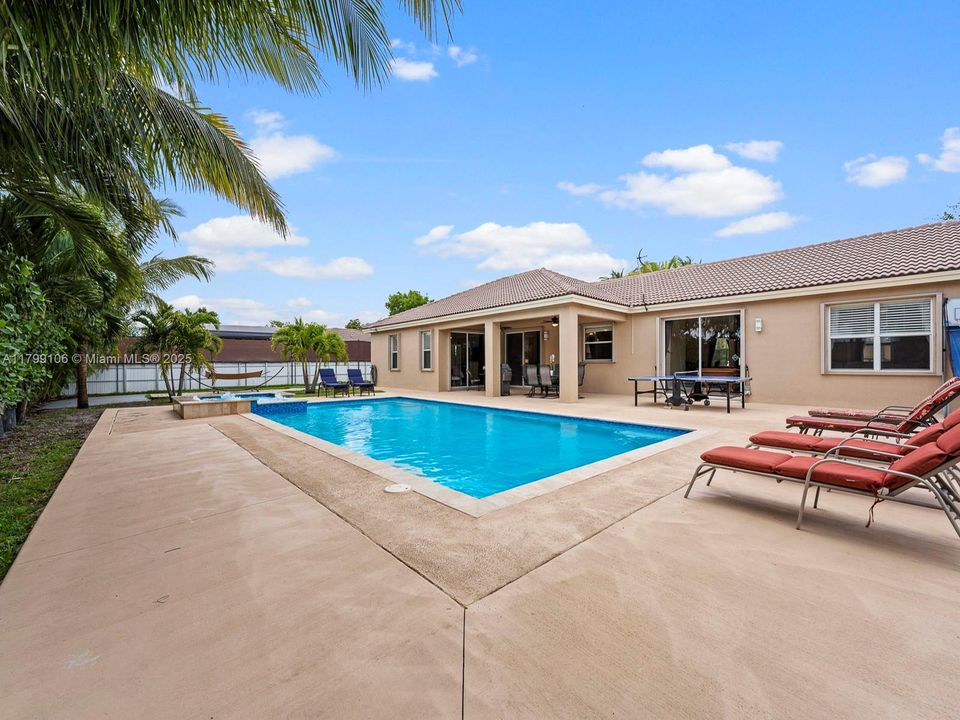 Recently Sold: $799,900 (4 beds, 3 baths, 2401 Square Feet)