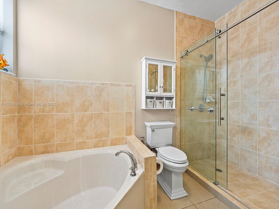 Recently Sold: $799,900 (4 beds, 3 baths, 2401 Square Feet)