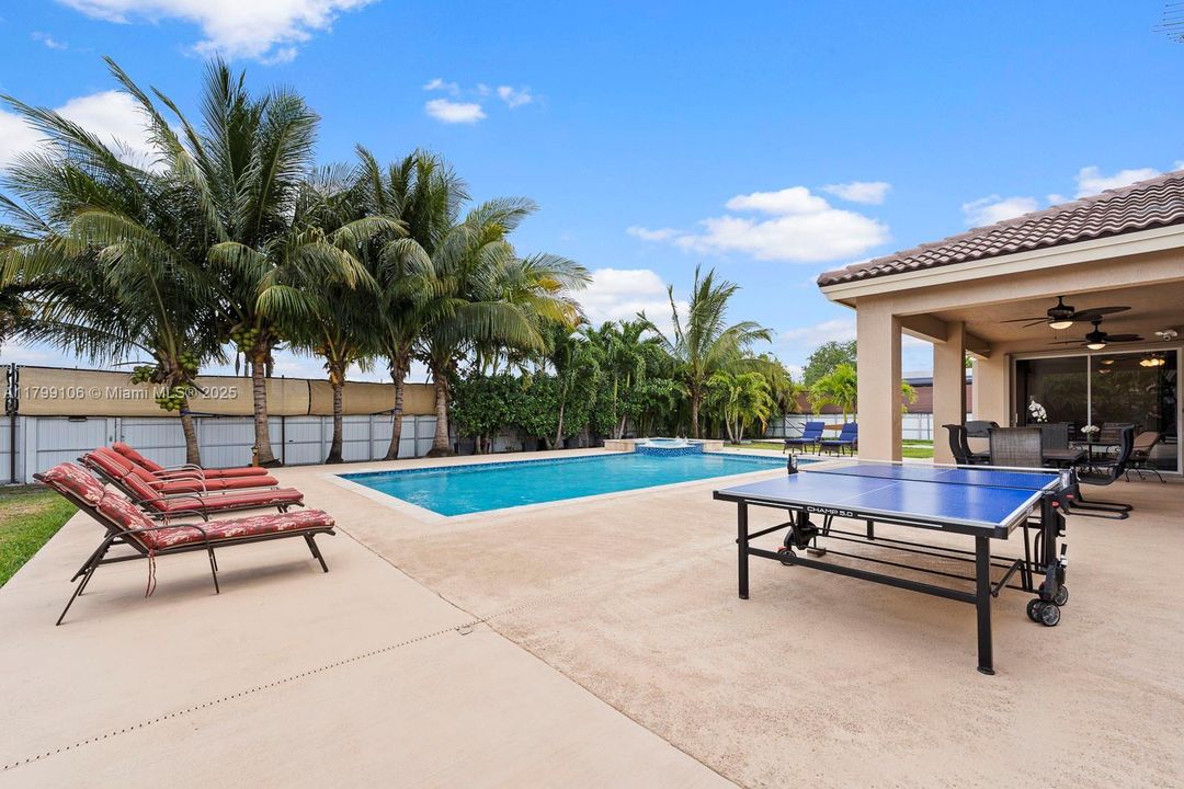 Recently Sold: $799,900 (4 beds, 3 baths, 2401 Square Feet)