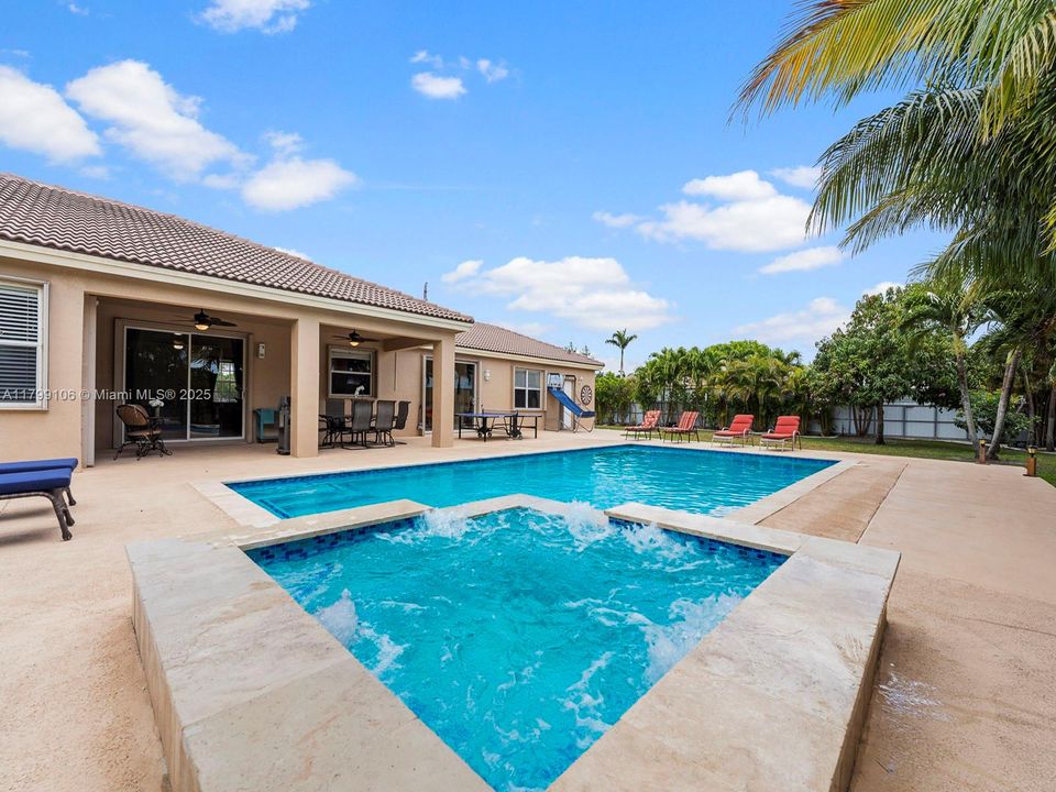 Recently Sold: $799,900 (4 beds, 3 baths, 2401 Square Feet)