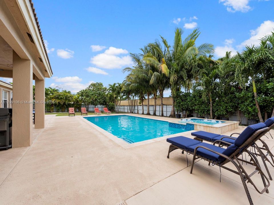 Recently Sold: $799,900 (4 beds, 3 baths, 2401 Square Feet)