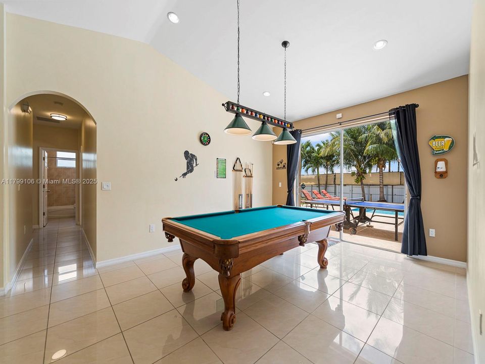 Recently Sold: $799,900 (4 beds, 3 baths, 2401 Square Feet)