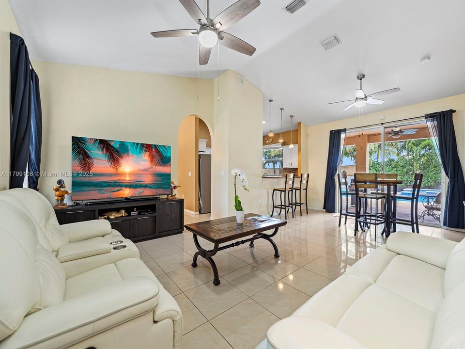 Recently Sold: $799,900 (4 beds, 3 baths, 2401 Square Feet)