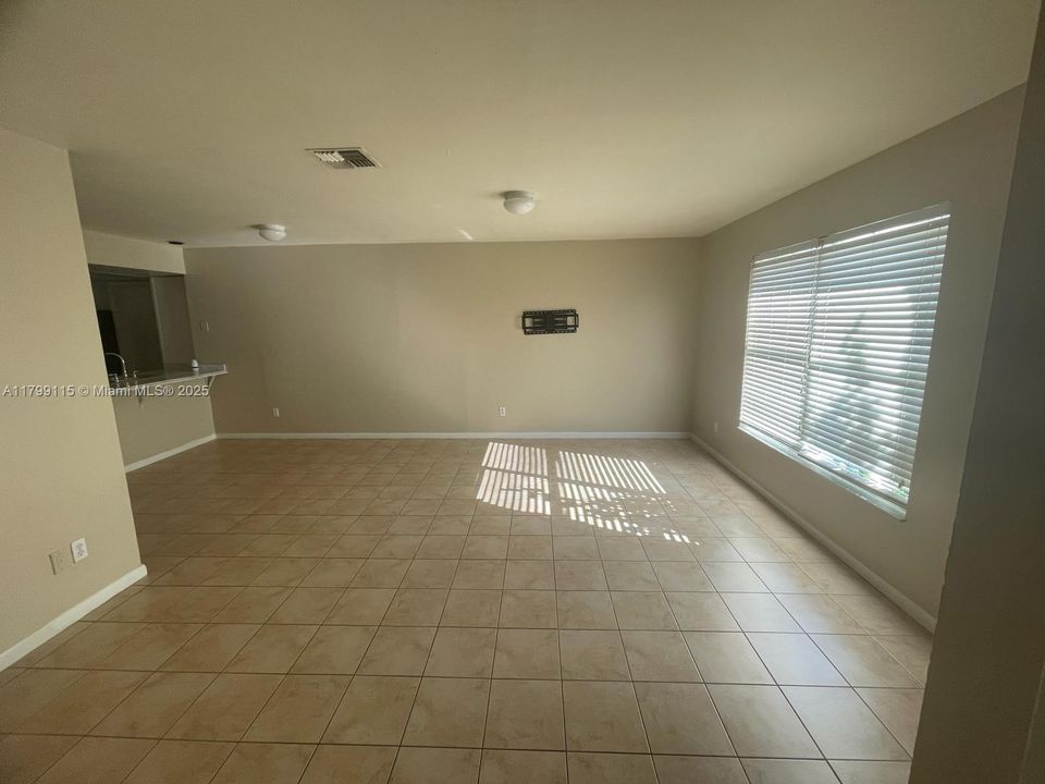 出租: $1,950 (3 贝兹, 2 浴室, 0 平方英尺)