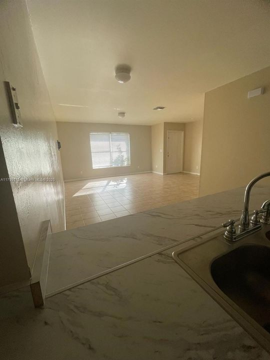 出租: $1,950 (3 贝兹, 2 浴室, 0 平方英尺)