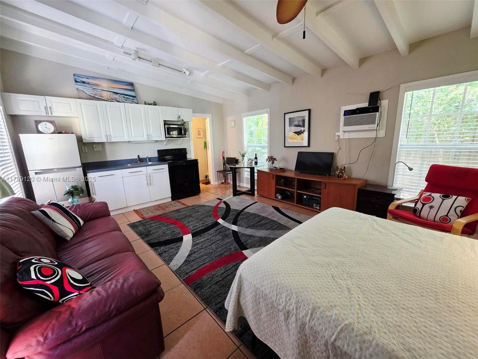 For Sale: $184,900 (0 beds, 1 baths, 400 Square Feet)