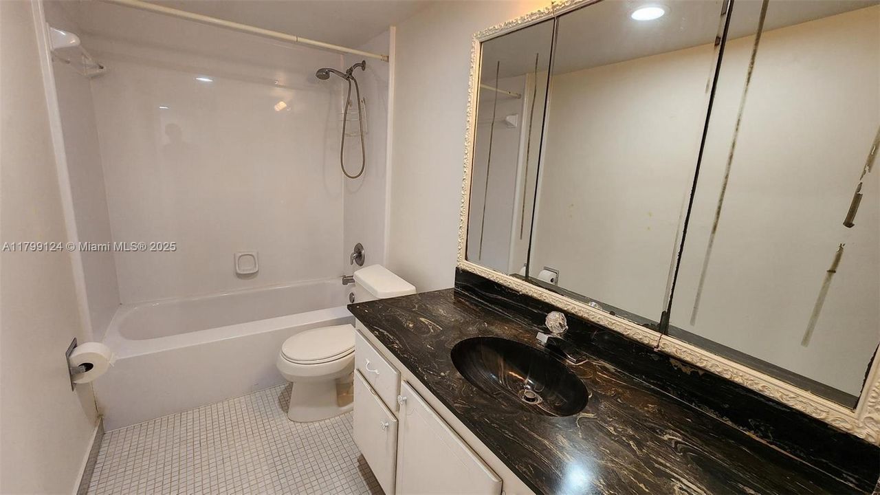 Recently Sold: $300,000 (2 beds, 2 baths, 1425 Square Feet)