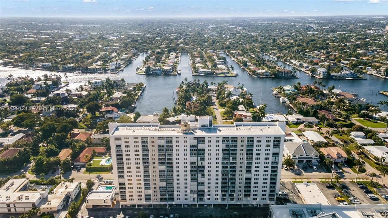 Recently Sold: $300,000 (2 beds, 2 baths, 1425 Square Feet)