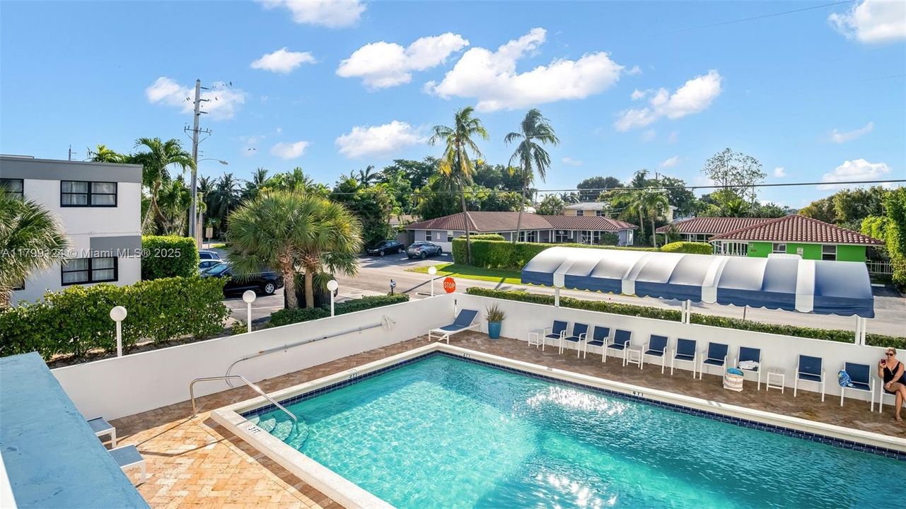 Recently Sold: $300,000 (2 beds, 2 baths, 1425 Square Feet)