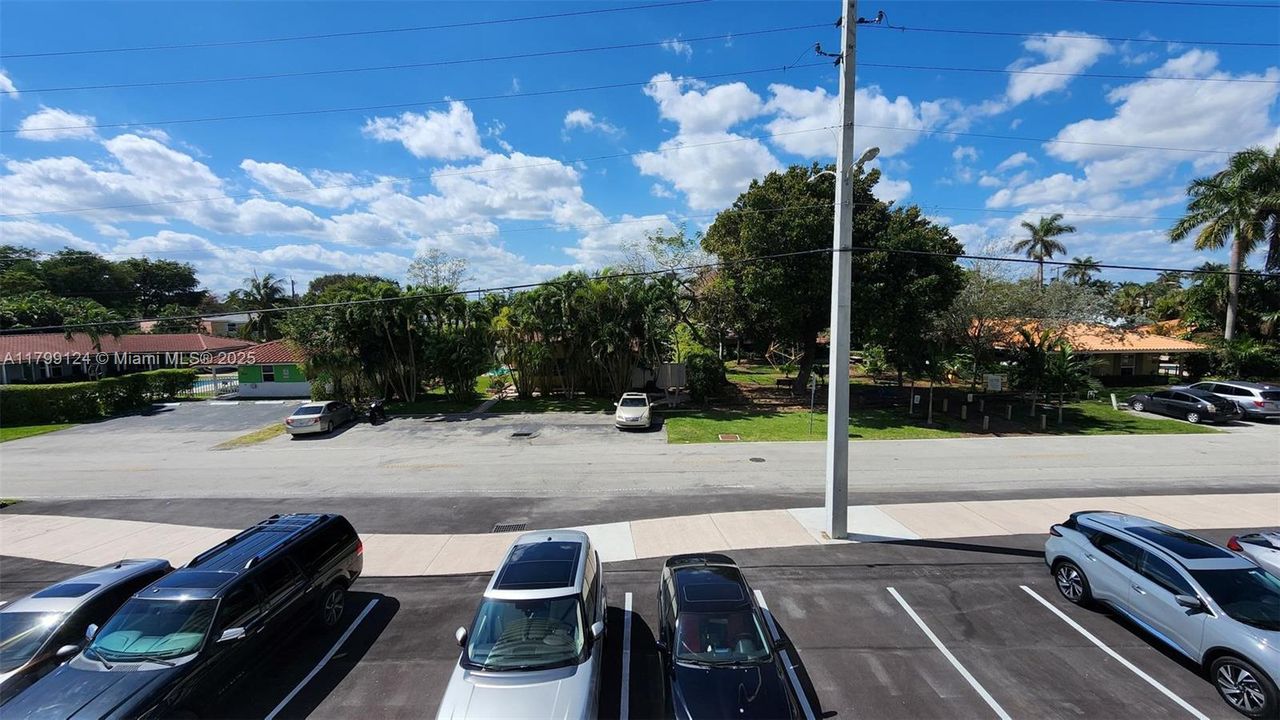 Recently Sold: $300,000 (2 beds, 2 baths, 1425 Square Feet)