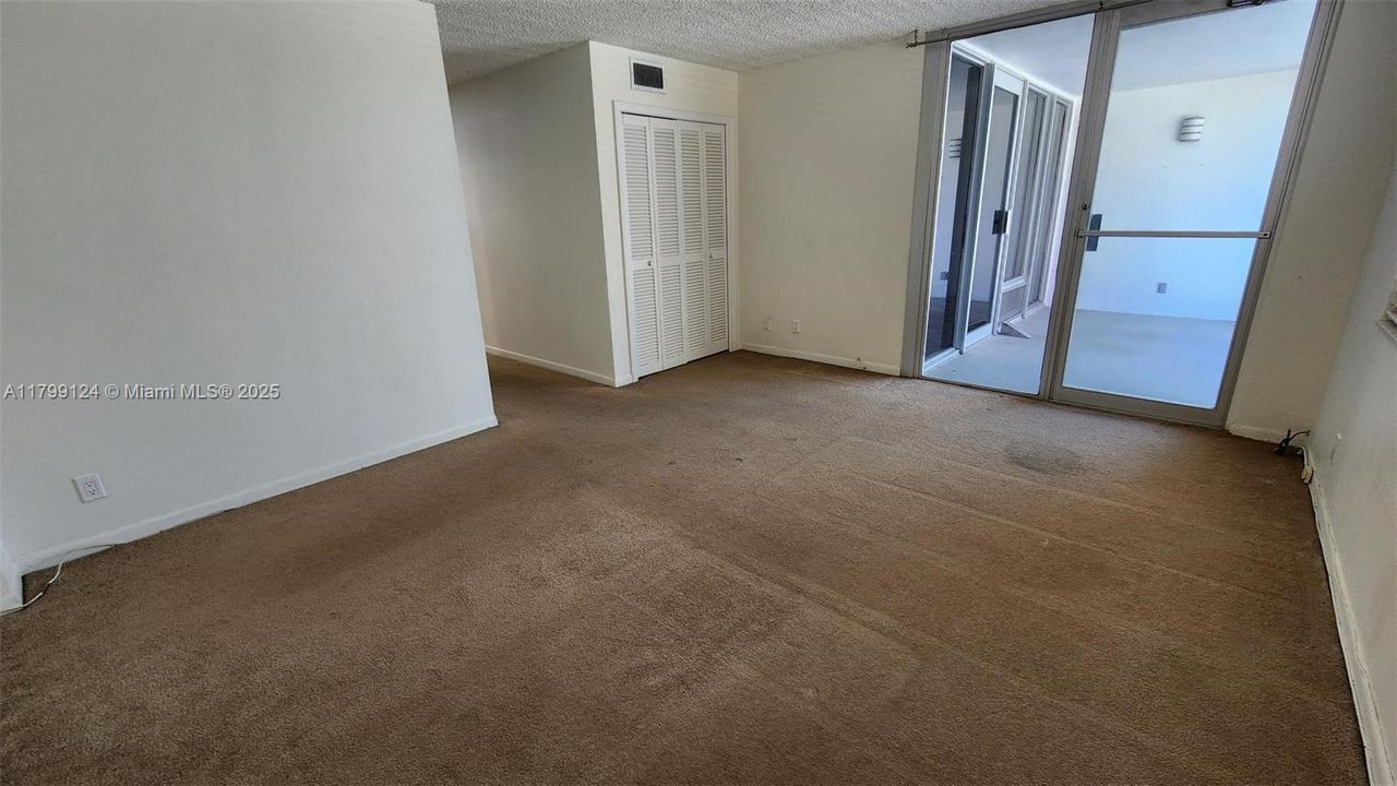 Recently Sold: $300,000 (2 beds, 2 baths, 1425 Square Feet)