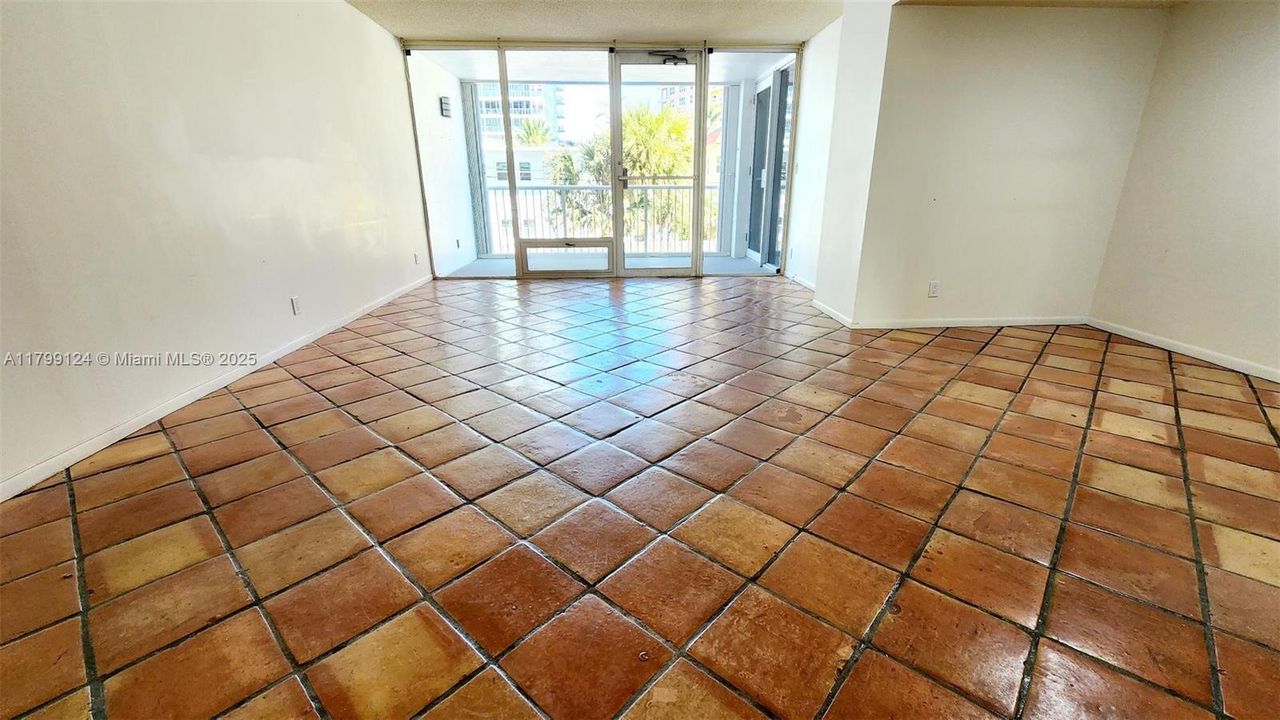 Recently Sold: $300,000 (2 beds, 2 baths, 1425 Square Feet)