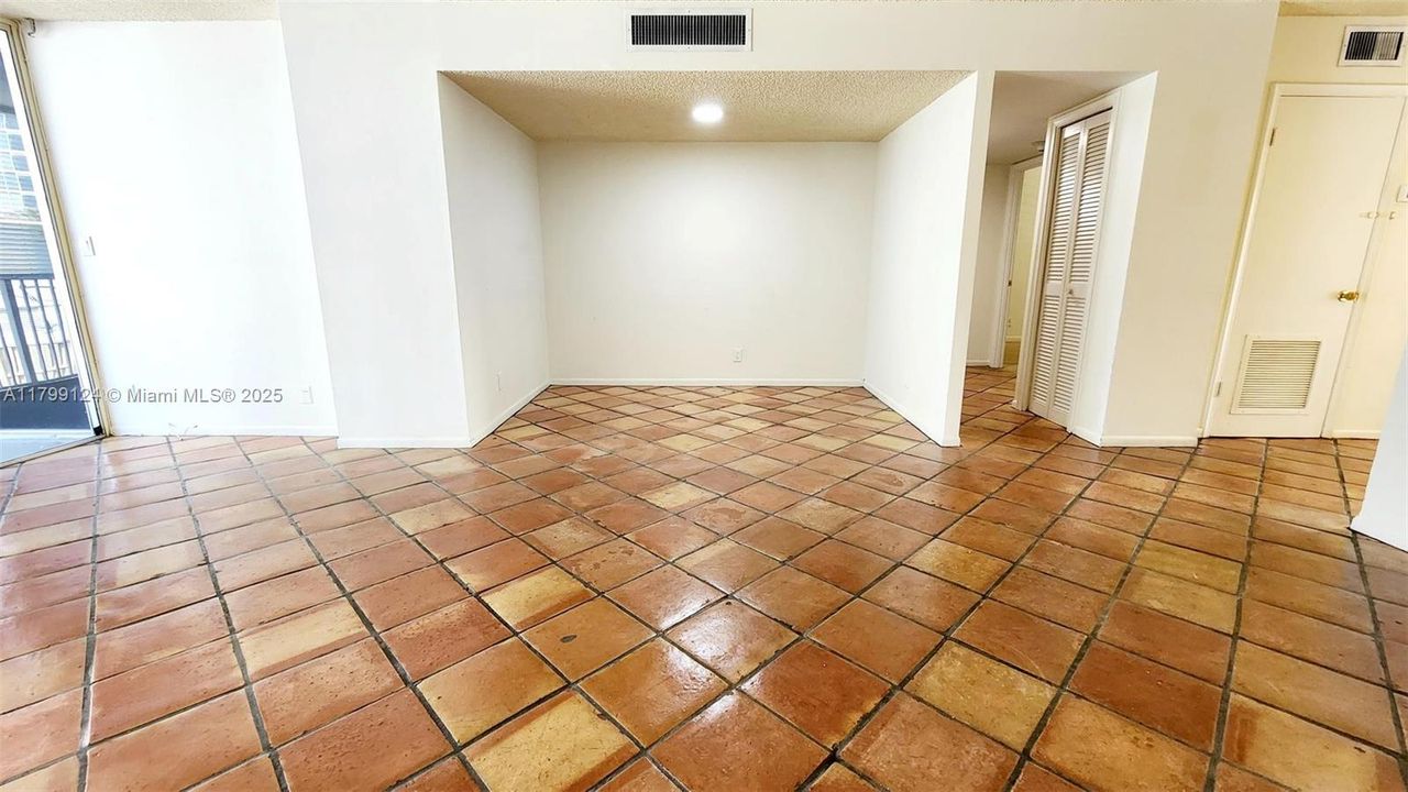 Recently Sold: $300,000 (2 beds, 2 baths, 1425 Square Feet)