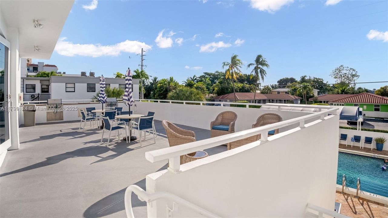 Recently Sold: $300,000 (2 beds, 2 baths, 1425 Square Feet)