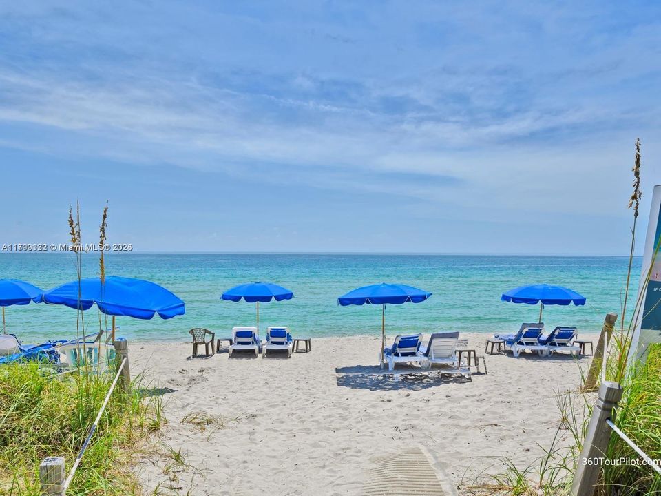 Recently Sold: $3,900,000 (3 beds, 4 baths, 3110 Square Feet)