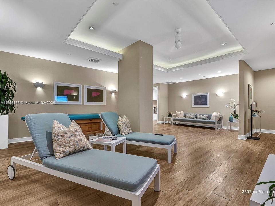 Recently Sold: $3,900,000 (3 beds, 4 baths, 3110 Square Feet)