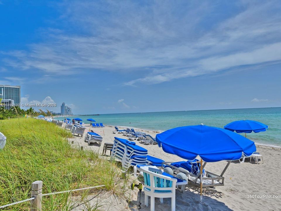 Recently Sold: $3,900,000 (3 beds, 4 baths, 3110 Square Feet)