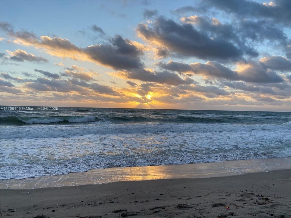 待售: $154,950 (1 贝兹, 1 浴室, 600 平方英尺)