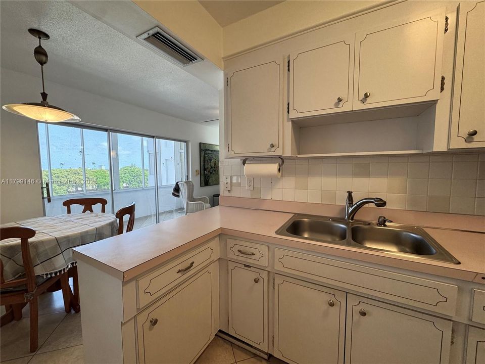 待售: $154,950 (1 贝兹, 1 浴室, 600 平方英尺)