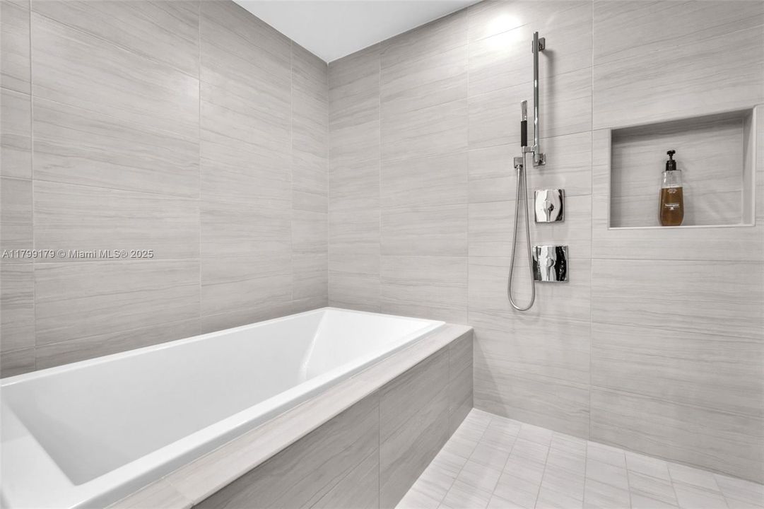 Недавно продано: $1,250,000 (2 спален, 2 ванн, 1783 Квадратных фут)