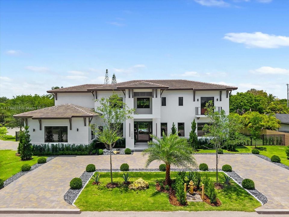 Recently Sold: $5,095,000 (6 beds, 6 baths, 5500 Square Feet)