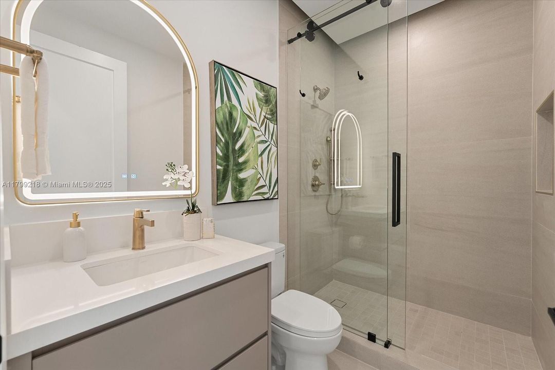 Recently Sold: $5,095,000 (6 beds, 6 baths, 5500 Square Feet)