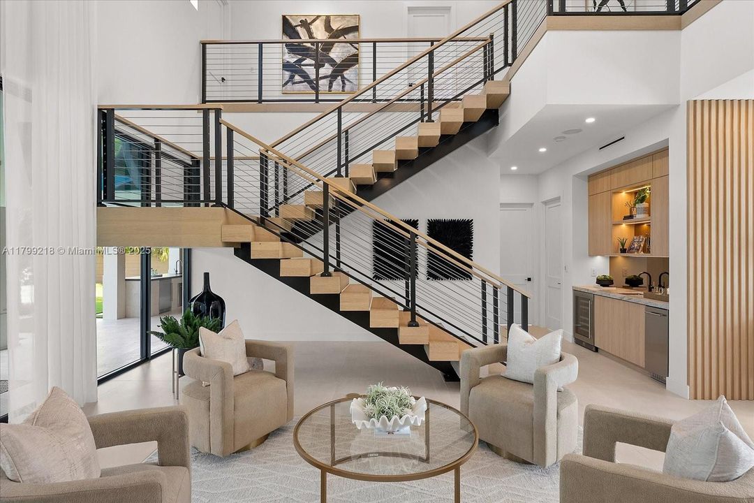 Recently Sold: $5,095,000 (6 beds, 6 baths, 5500 Square Feet)