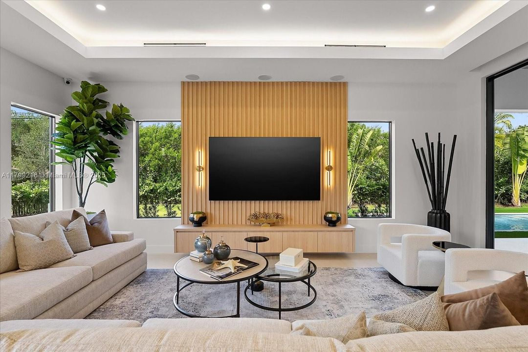 Recently Sold: $5,095,000 (6 beds, 6 baths, 5500 Square Feet)