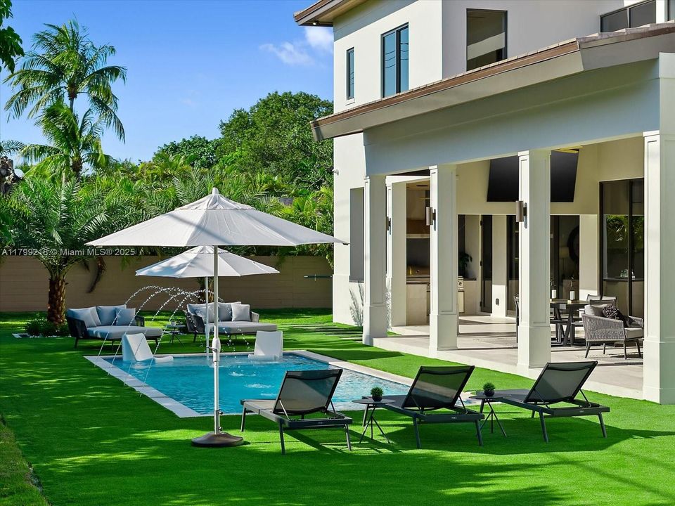 Recently Sold: $5,095,000 (6 beds, 6 baths, 5500 Square Feet)