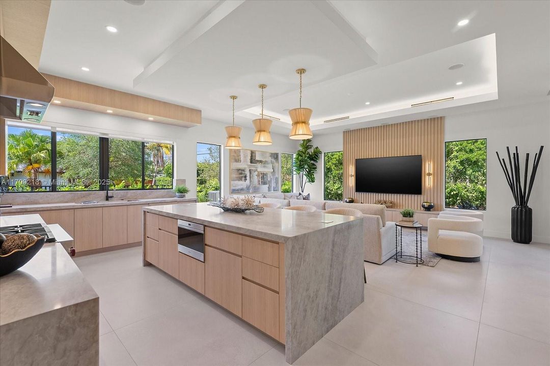 Recently Sold: $5,095,000 (6 beds, 6 baths, 5500 Square Feet)