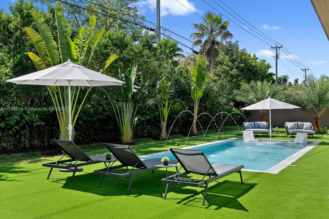 Recently Sold: $5,095,000 (6 beds, 6 baths, 5500 Square Feet)