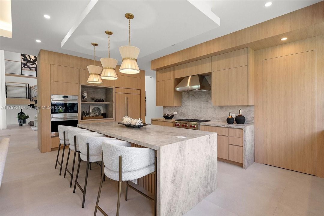 Recently Sold: $5,095,000 (6 beds, 6 baths, 5500 Square Feet)