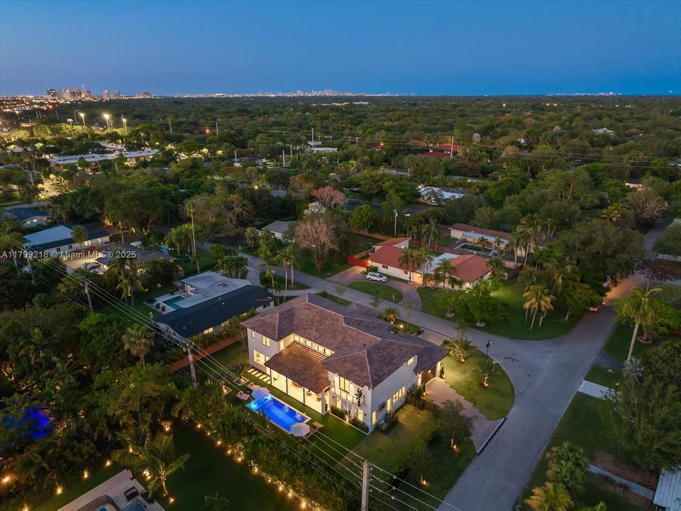 Recently Sold: $5,095,000 (6 beds, 6 baths, 5500 Square Feet)