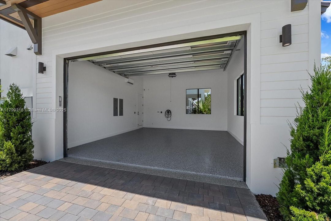 Recently Sold: $5,095,000 (6 beds, 6 baths, 5500 Square Feet)