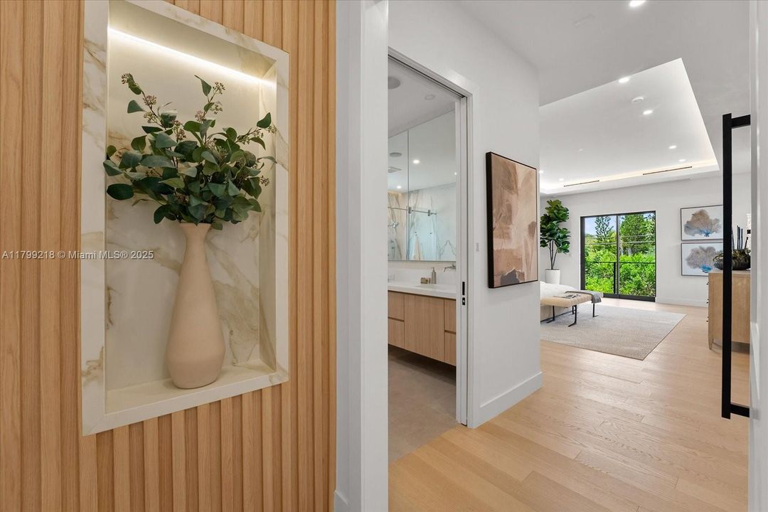 Recently Sold: $5,095,000 (6 beds, 6 baths, 5500 Square Feet)