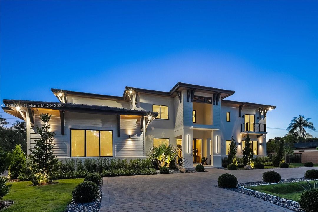 Recently Sold: $5,095,000 (6 beds, 6 baths, 5500 Square Feet)