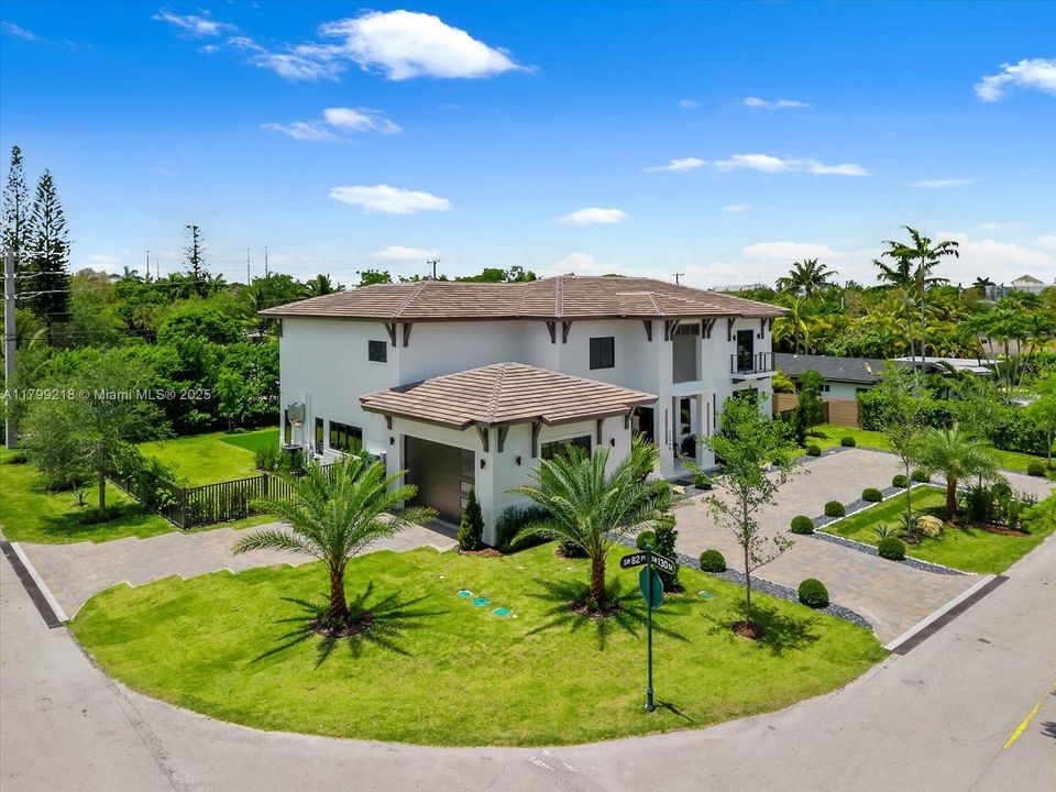 Recently Sold: $5,095,000 (6 beds, 6 baths, 5500 Square Feet)