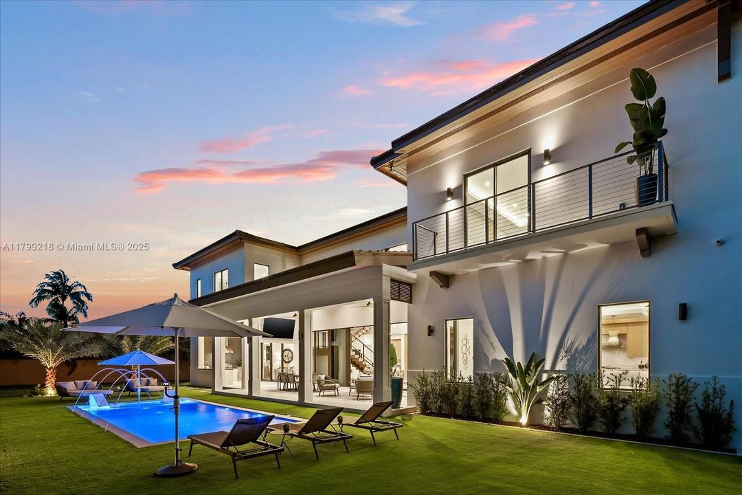 Recently Sold: $5,095,000 (6 beds, 6 baths, 5500 Square Feet)