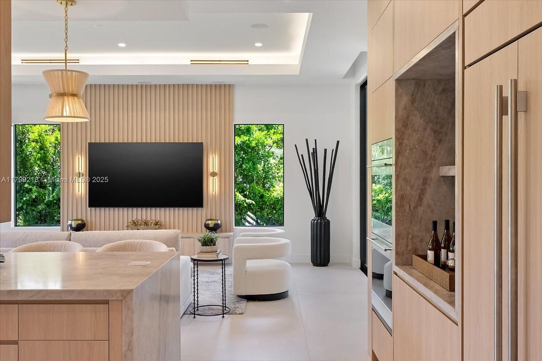 Recently Sold: $5,095,000 (6 beds, 6 baths, 5500 Square Feet)