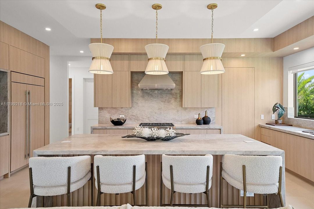 Recently Sold: $5,095,000 (6 beds, 6 baths, 5500 Square Feet)