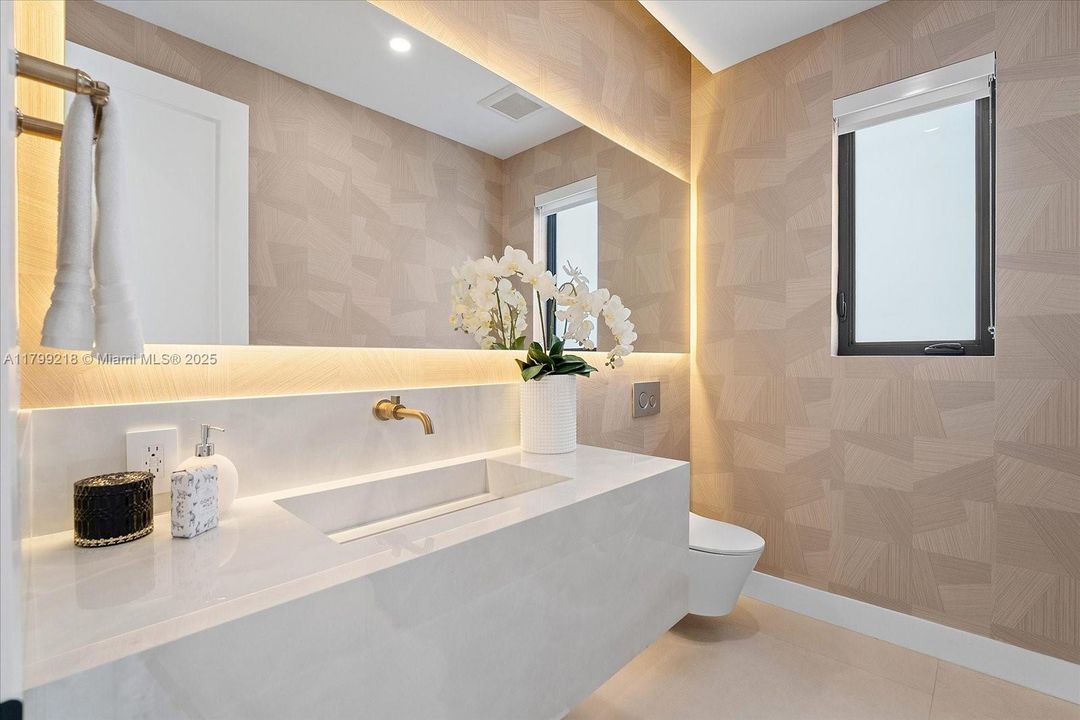 Recently Sold: $5,095,000 (6 beds, 6 baths, 5500 Square Feet)