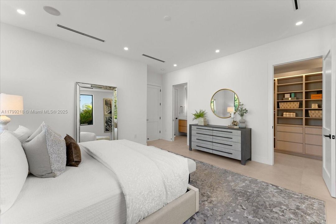 Recently Sold: $5,095,000 (6 beds, 6 baths, 5500 Square Feet)