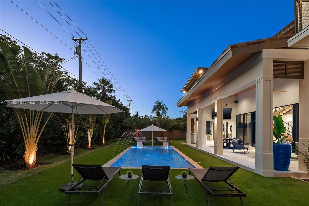 Recently Sold: $5,095,000 (6 beds, 6 baths, 5500 Square Feet)