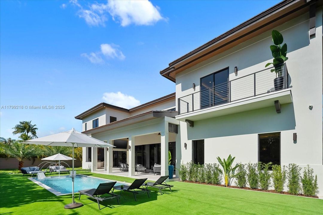 Recently Sold: $5,095,000 (6 beds, 6 baths, 5500 Square Feet)