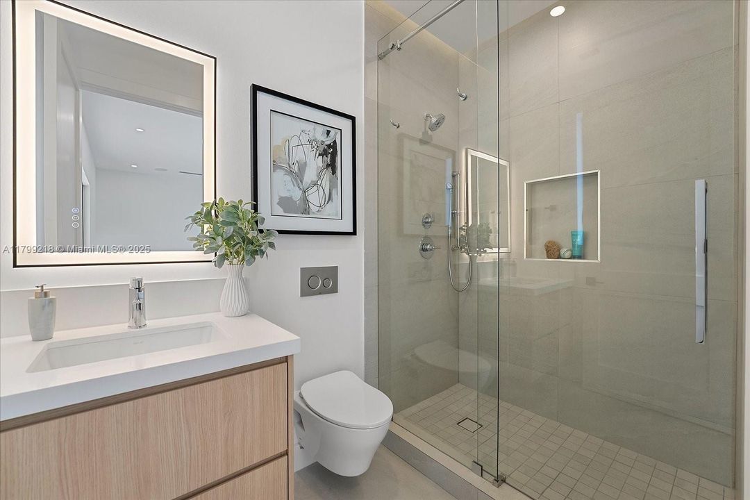 Recently Sold: $5,095,000 (6 beds, 6 baths, 5500 Square Feet)