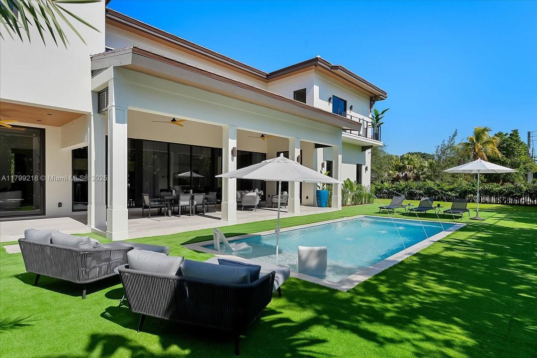 Recently Sold: $5,095,000 (6 beds, 6 baths, 5500 Square Feet)