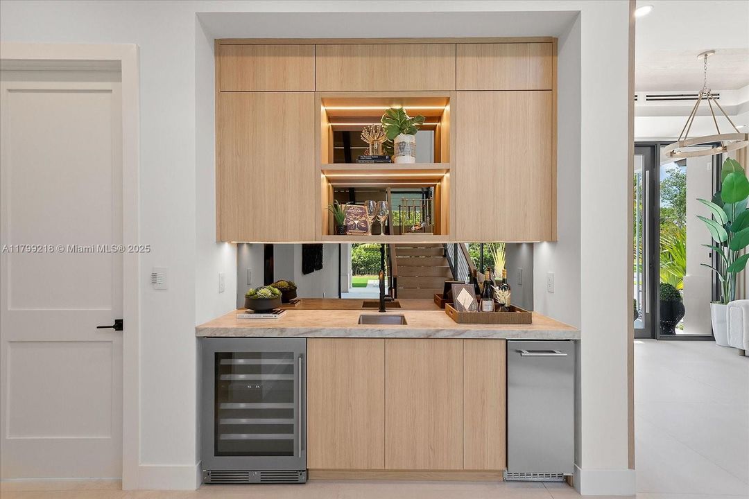 Recently Sold: $5,095,000 (6 beds, 6 baths, 5500 Square Feet)