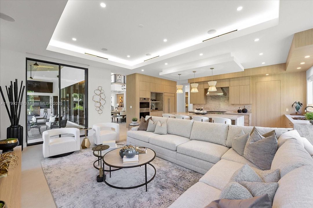 Recently Sold: $5,095,000 (6 beds, 6 baths, 5500 Square Feet)