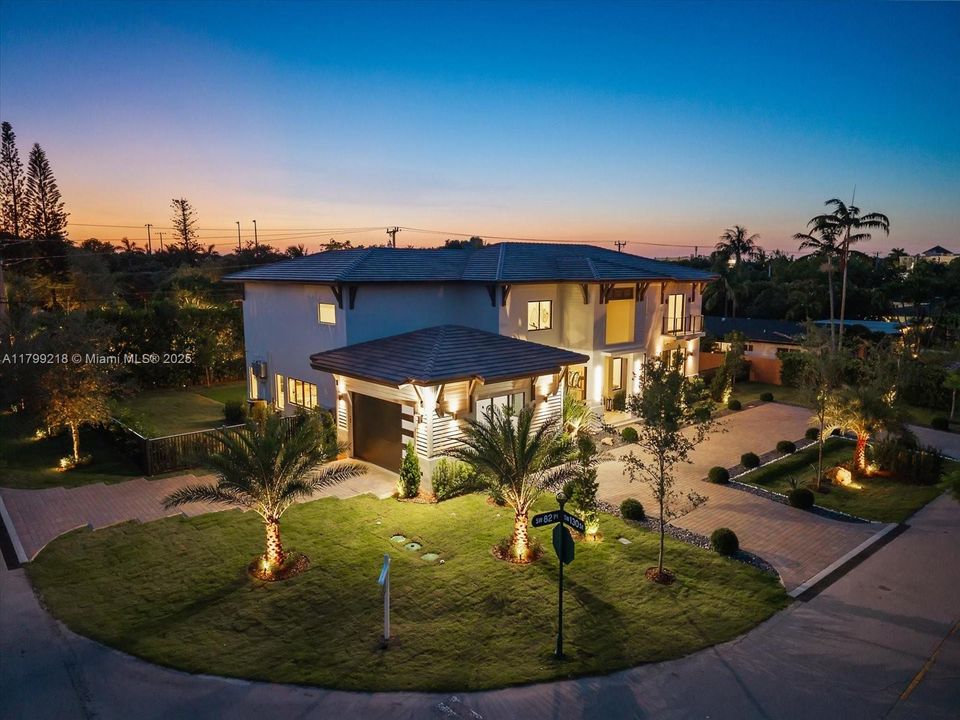 Recently Sold: $5,095,000 (6 beds, 6 baths, 5500 Square Feet)