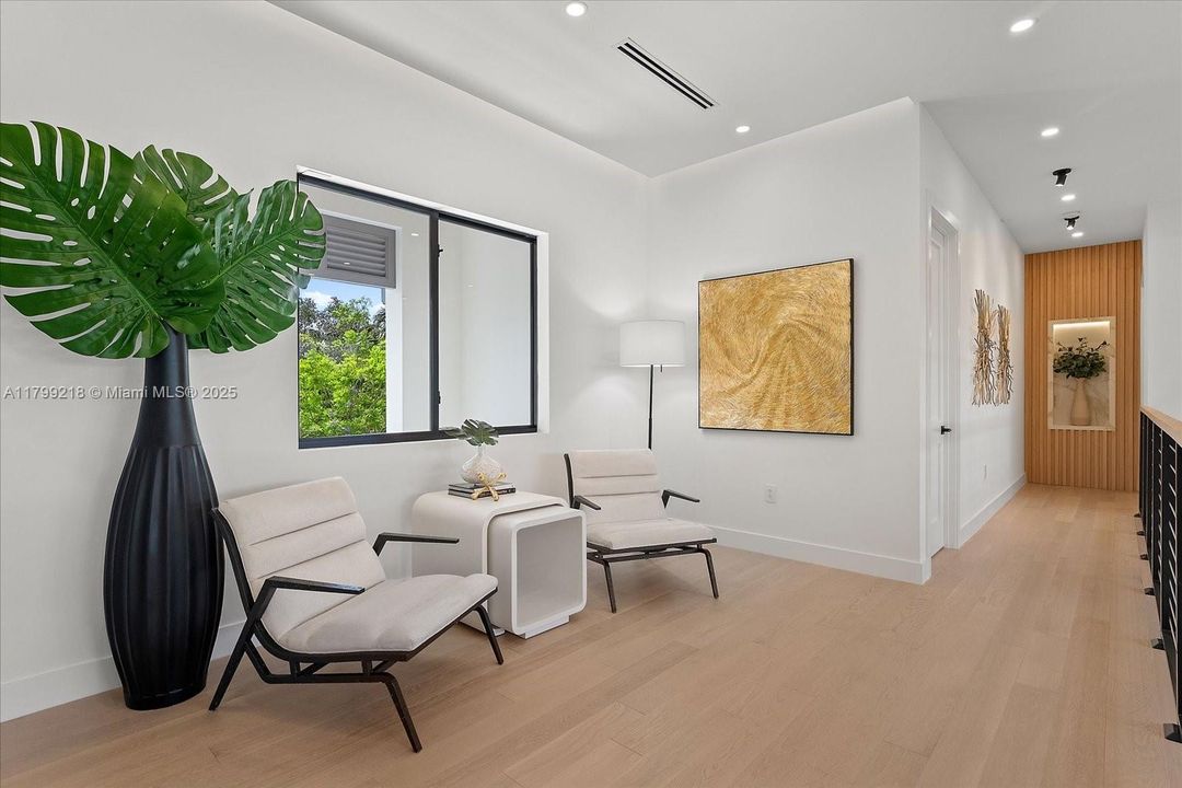 Recently Sold: $5,095,000 (6 beds, 6 baths, 5500 Square Feet)